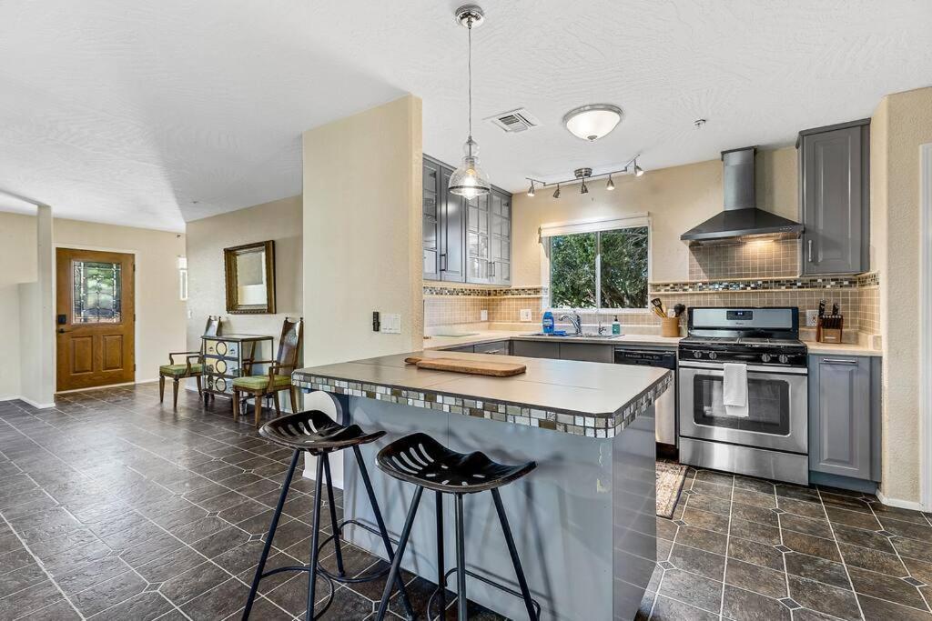 Serene Home- Sleeps 16 - Pet Friendly - Hot Tub - Pool -2 Kitchens! Sedona Exterior foto