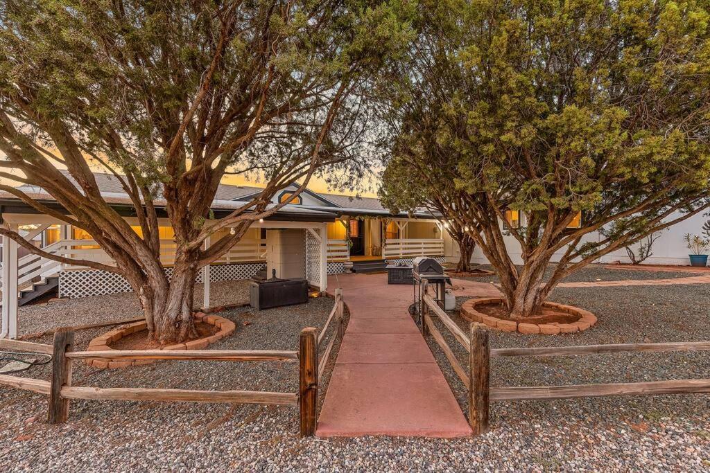 Serene Home- Sleeps 16 - Pet Friendly - Hot Tub - Pool -2 Kitchens! Sedona Exterior foto