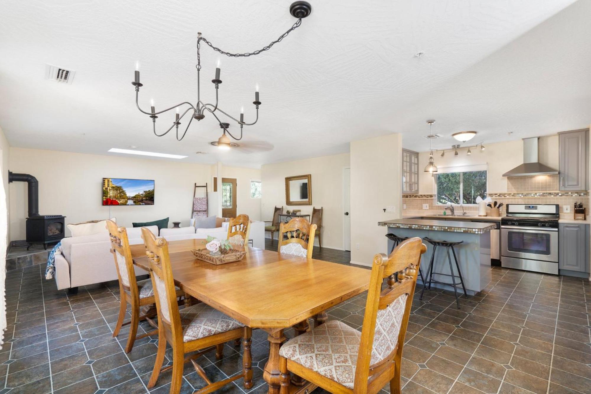 Serene Home- Sleeps 16 - Pet Friendly - Hot Tub - Pool -2 Kitchens! Sedona Exterior foto